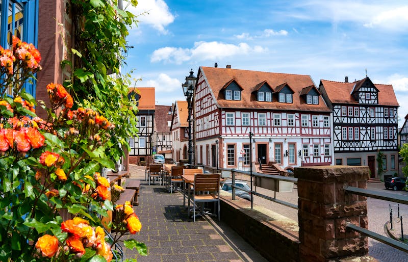 Obermarkt im Herzen von Gelnhausen mit historischen Fachwerkhäusern - ©EKH-Pictures - stock.adobe.com