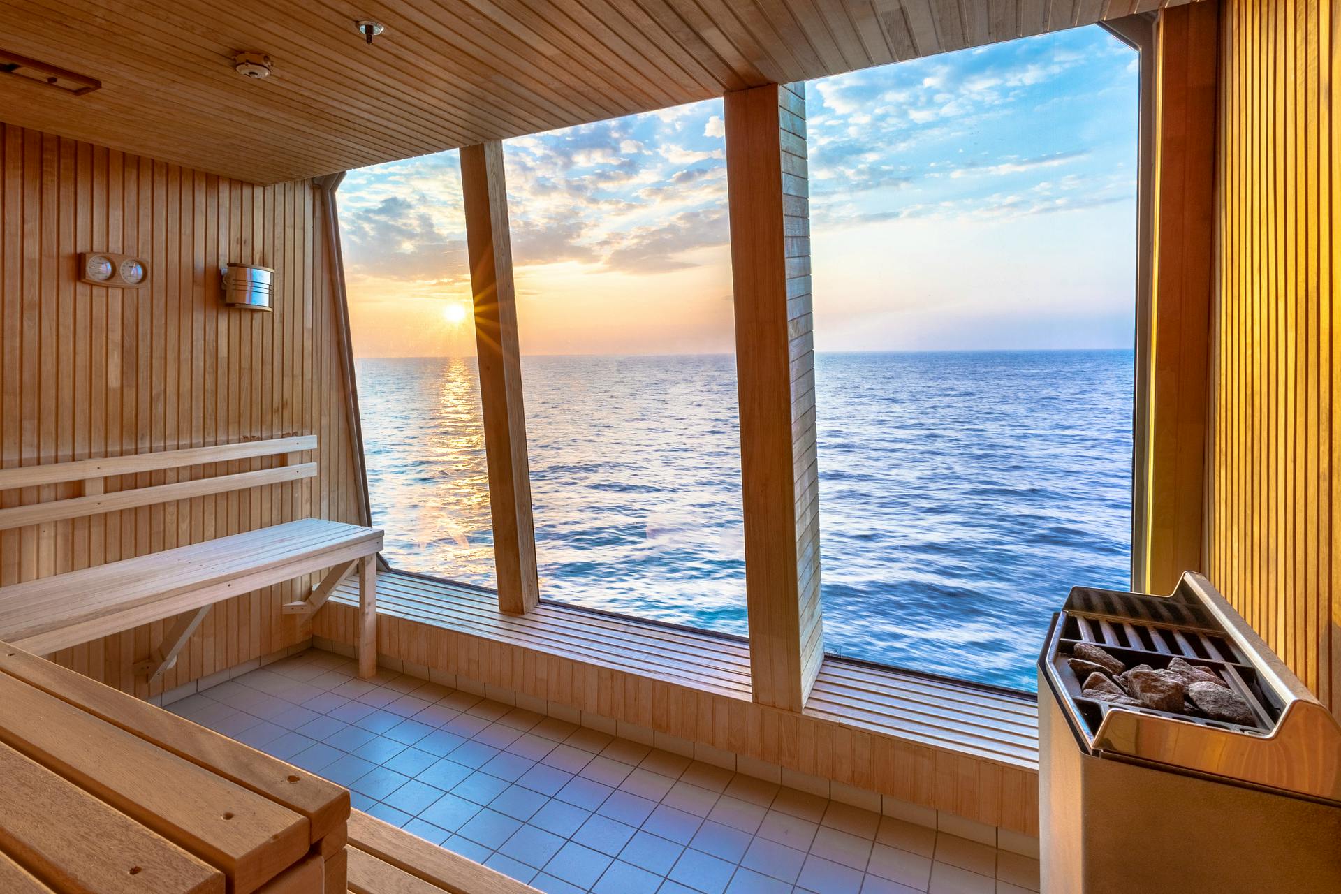 MS Midnatsol - Sauna&nbsp;&ndash;&nbsp;&copy;&nbsp;Hurtigruten / Oscar Farrera