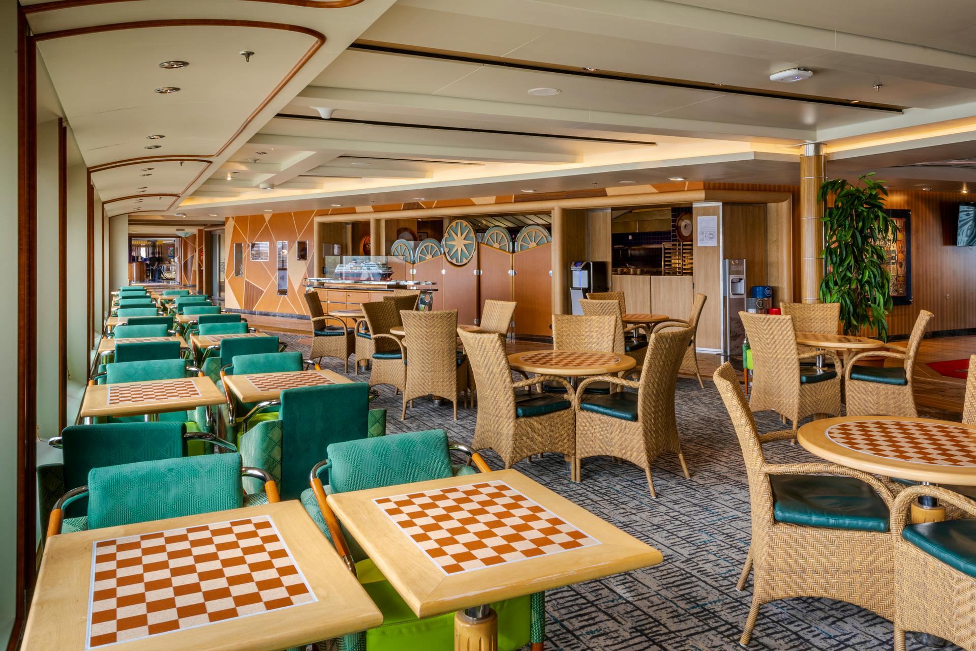 MS Midnatsol - Restaurant Fredheim&nbsp;&ndash;&nbsp;&copy;&nbsp;Hurtigruten / Oscar Farrera