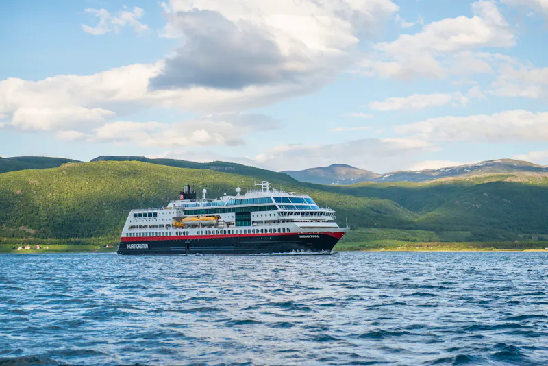 Hurtigruten - &copy;Hurtigruten / Knut Jenssen