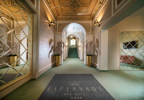 Tschechien - Franzensbad - Spa Hotel Esplanade - Eingangsbereich &ndash; &copy; Spa Hotel Esplanade Franzensbad