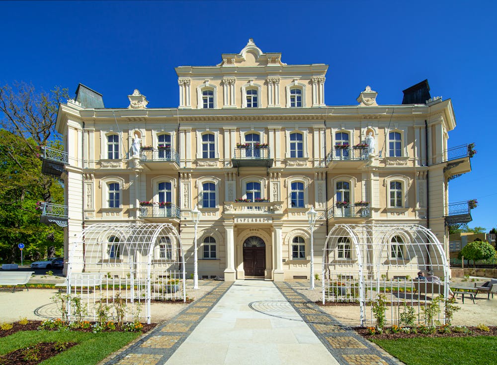 Tschechien - Franzensbad - Spa Hotel Esplanade - Hoteleingang &ndash; &copy; Spa Hotel Esplanade Franzensbad