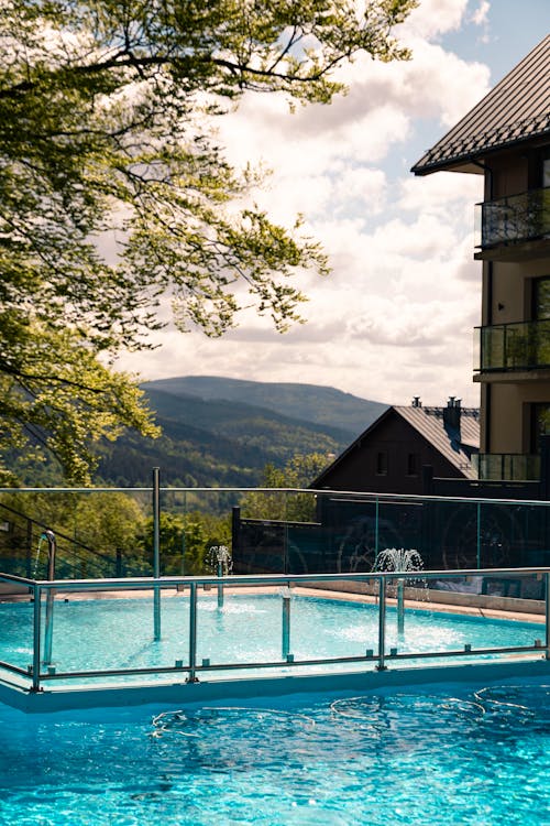 Außenschwimmbad im Hotel Forest Park &ndash; &copy; Marcin Ksiazczyk