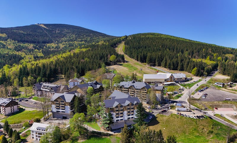 Luftaufnahme des Hotels Forest Park – ©Hotel Forest Park