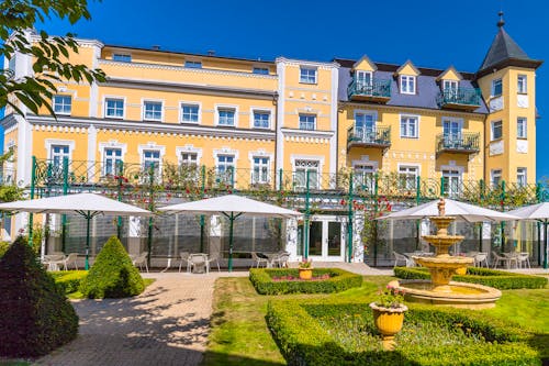 Franzensbad - Kurhotel Bajkal - Hotelgarten &ndash; &copy; foto PM