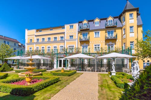 Franzensbad - Kurhotel Bajkal - Hotelgarten &ndash; &copy; foto PM