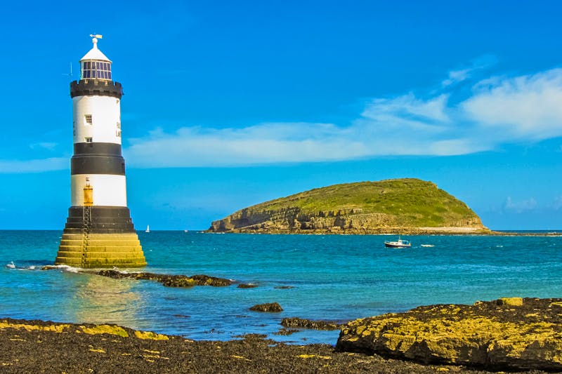 Trwyn Du Leuchtturm und Puffin Island bei Anglesey - ©Roberto Lo Savio - stock.adobe.com