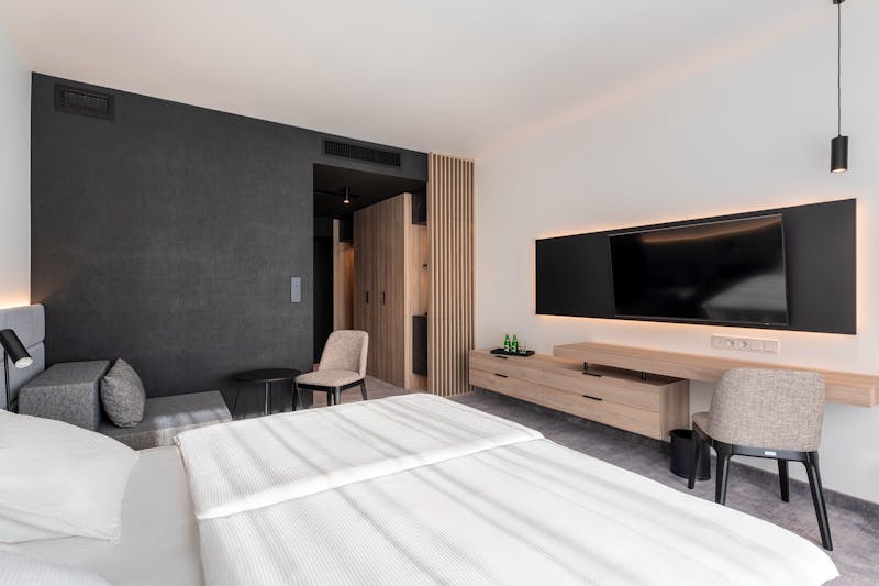 Zimmerbeispiel Doppelzimmer Standard im Hotel Shellter Resort & Spa – ©IdeaSpa