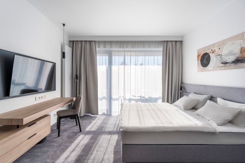 Zimmerbeispiel Doppelzimmer Standard im Hotel Shellter Resort & Spa – ©IdeaSpa