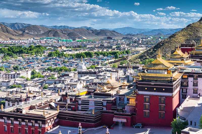 Shigatse in Tibet - Blick vom Tashilhunpo Kloster  - ©Tatiana Kashko - stock.adobe.com
