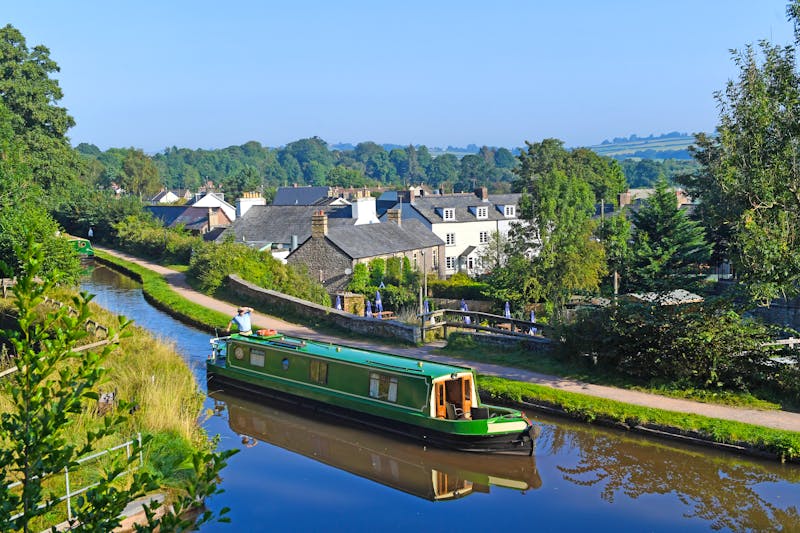 Talybont-on-Usk am Brecon & Monmouthshire Kanal in Wales - ©Tom Martin / Wales News Service Ltd. - Visit Wales