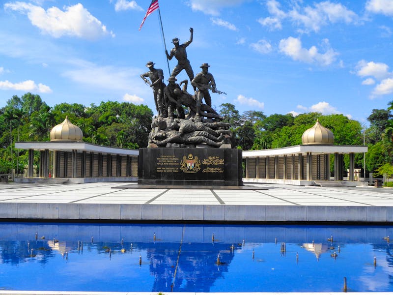Rundreise Singapur & Malaysia, Stadtrundfahrt Kuala Lumpur, Kriegerdenkmal - ©Martina Häselbarth - Eberhardt TRAVEL