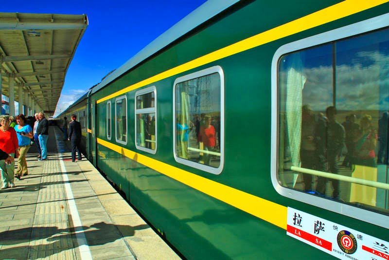 Zugfahrt mit der Tibet-Bahn - ©Denise Hartmann - Eberhardt TRAVEL