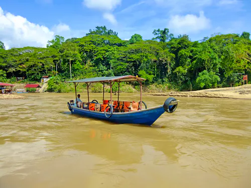 Bootstour im Taman Negara Nationalpark in Malaysia &ndash; &copy; donyanedomam - stock.adobe.com