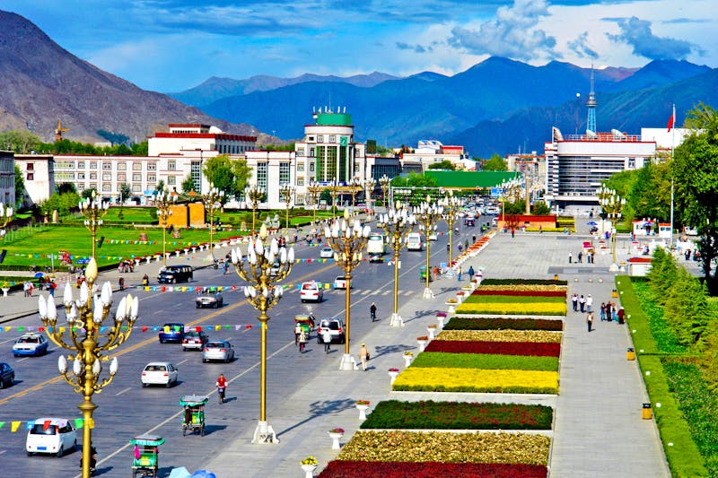 Hauptstraße in Lhasa - ©EMANUEL - stock.adobe.com