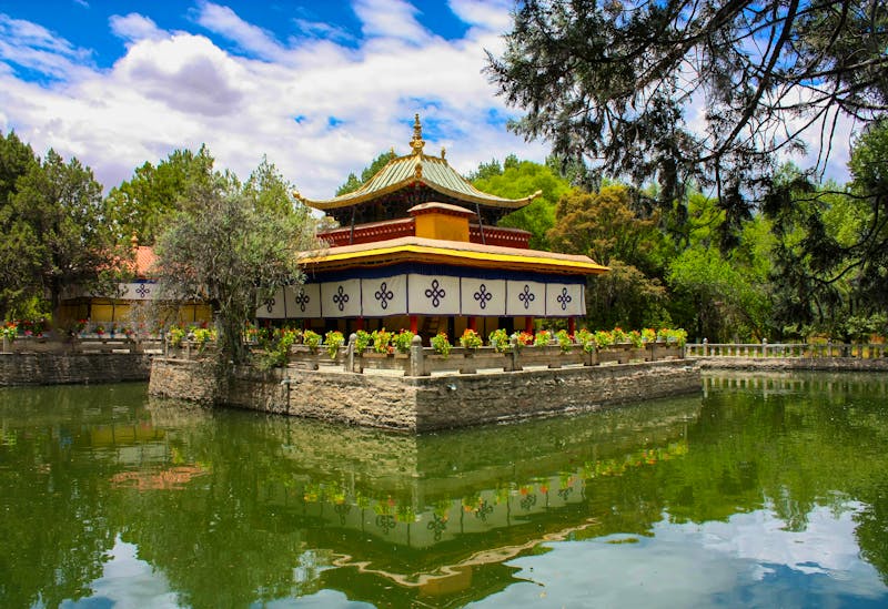 Tsokyil Phodrong pavilion im Sommerpalast Norbulingka in Lhasa - ©Tenzin & Li - stock.adobe.com