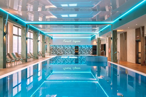 Schwimmbad im Forest Park Resort & Spa &ndash; &copy; AMANITA STUDIO KREATYWNE
