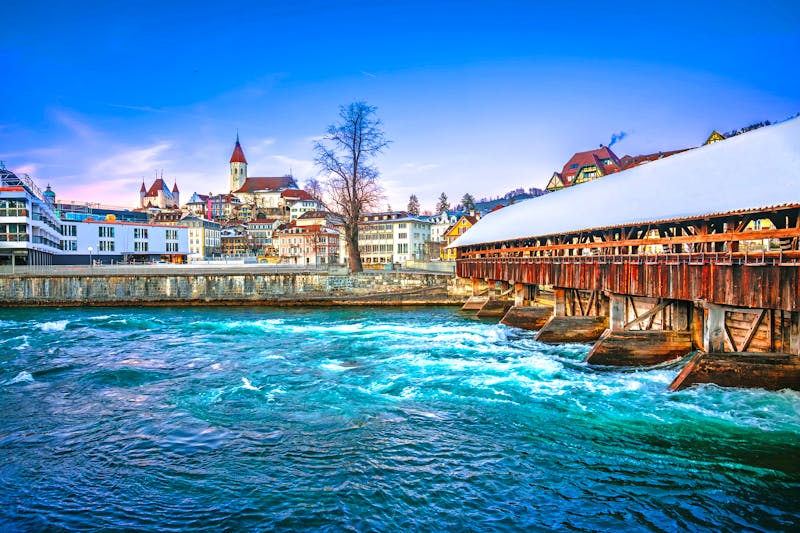 Thun am Fluss Aare im Berner Oberland - ©xbrchx - stock.adobe.com