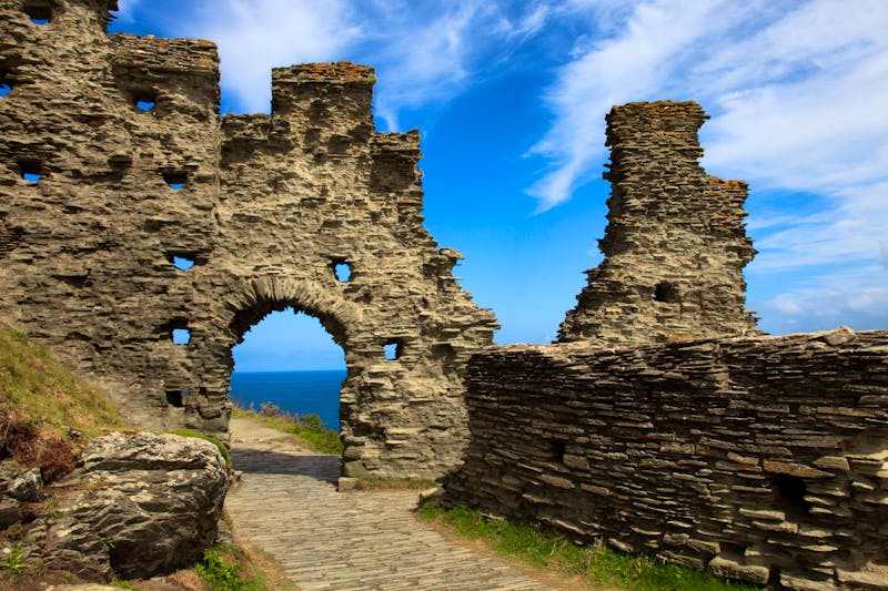 Tintagel Castle in Cornwall - ©PaoloGiovanni - stock.adobe.com