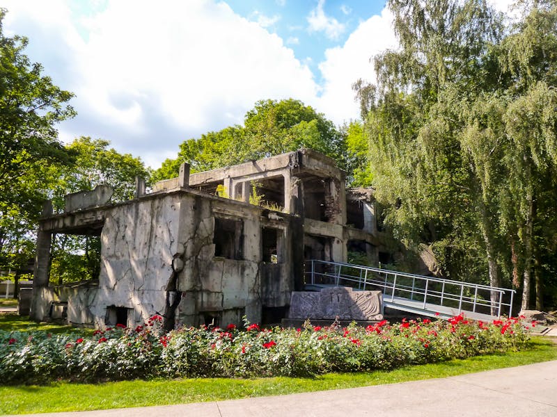 Scenic Bunker Ruinen, Danzig in Polen - ©imagoDens - stock.adobe.com