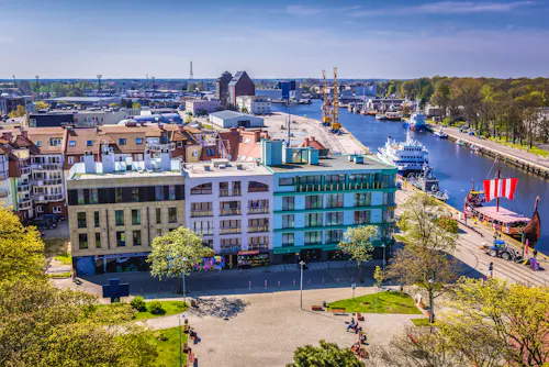 Hafenstadt Kolberg (Kolobrzeg) in Polen am Fluss Parseta &ndash; &copy; Fotokon - stock.adobe.com