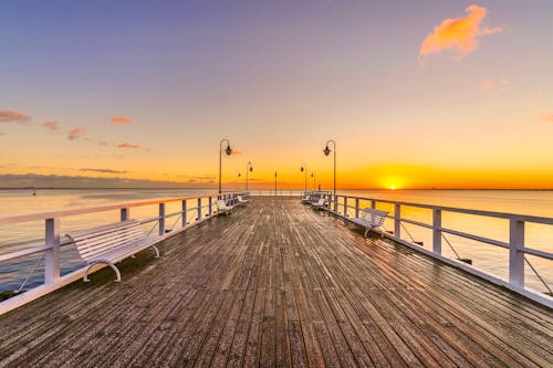 Sonnenaufgang an Seebrücke Polen &ndash; &copy; HORECA MEDIA - stock.adobe.com