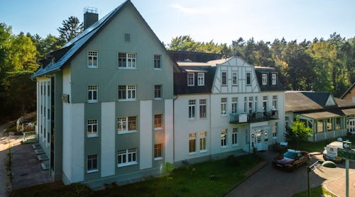 Außenansicht Seehotel Ecktannen – © Seehotel Ecktannen in Waren (Müritz)