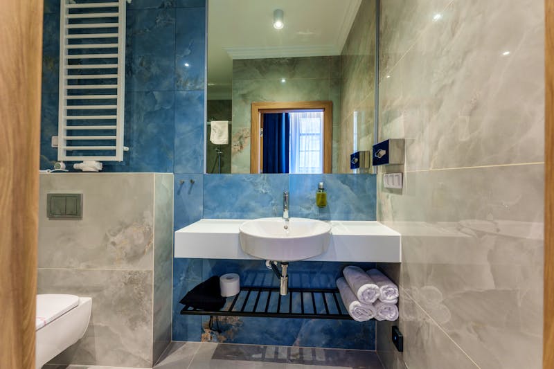 Badezimmerbeispiel im Le Mont Medical & SPA – ©Le Mont Medical & SPA
