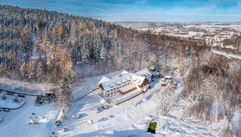 Luftaufnahme im Winter vom Le Mont Medical & SPA – ©Le Mont Medical & SPA