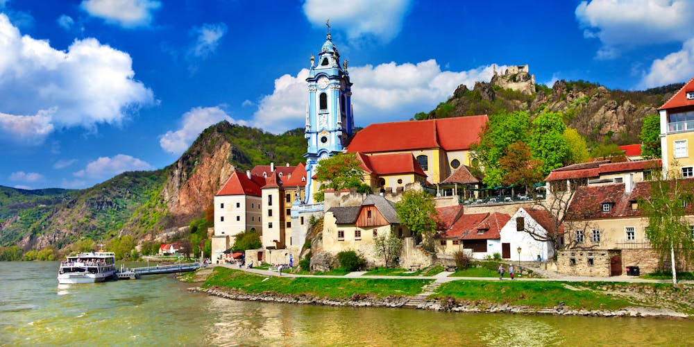 Dürnstein im Wachau-Tal &ndash; &copy; Freesurf - stock.adobe.com