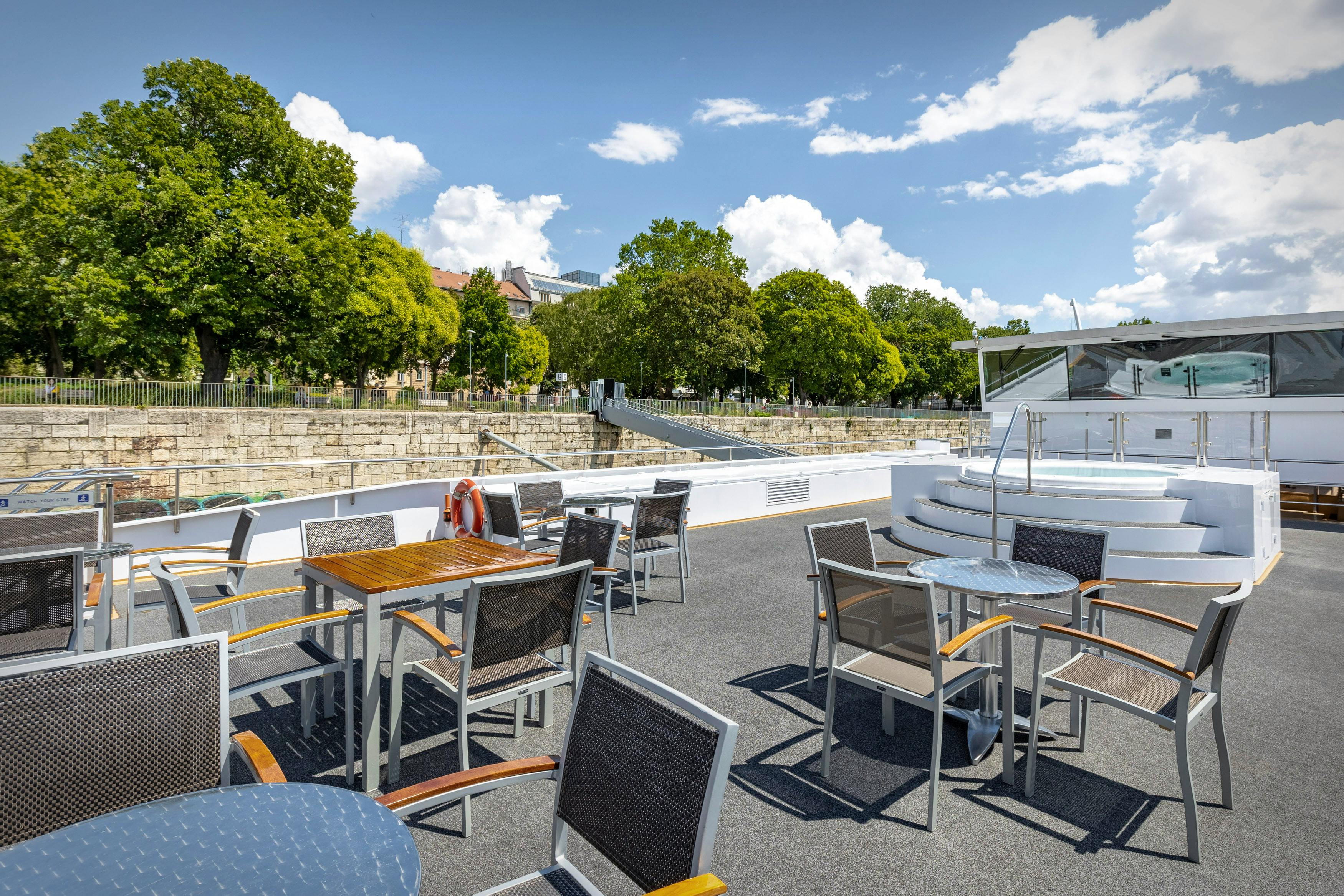 A-ROSA ALEA - Sonnendeck &nbsp;&ndash;&nbsp;&copy;&nbsp; A-ROSA // fejesbence.com