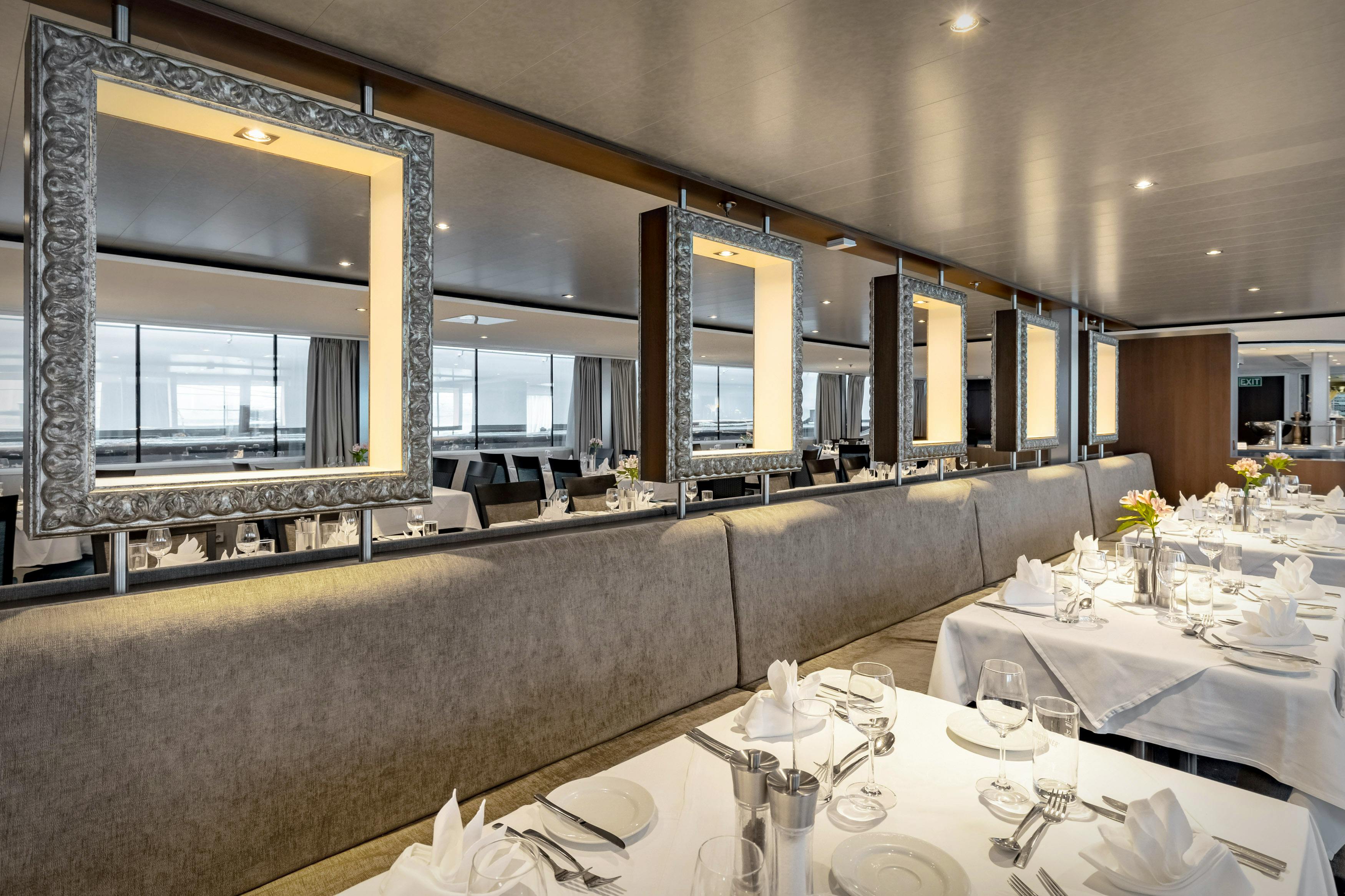 A-ROSA ALEA - Restaurantbereich&nbsp;&ndash;&nbsp;&copy;&nbsp; A-ROSA // fejesbence.com