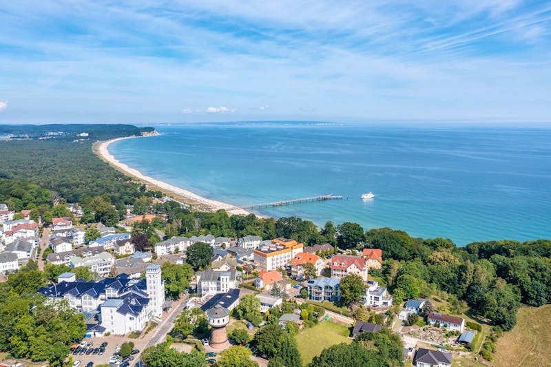 Luftbild Göhrener Bucht mit Vju Hotel – ©Vju Hotel Rügen