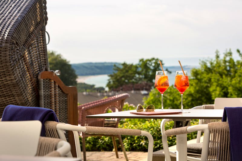 Seeblick-Terrasse - Drinks Vju Hotel Rügen – ©Vju Hotel Rügen