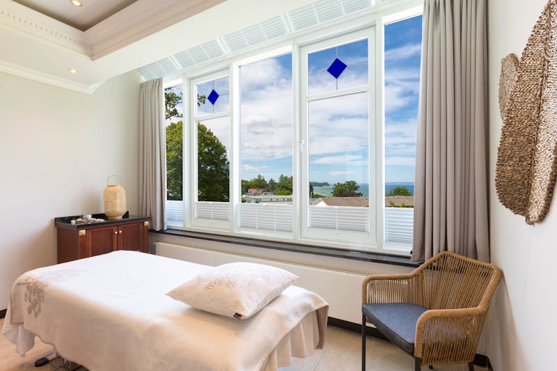 Spa Behandlungsraum mit Meerblick Vju Hotel Rügen – ©Vju Hotel Rügen