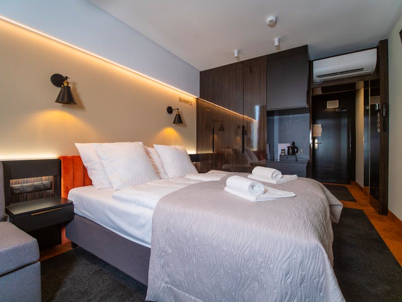 Zimmerbeispiel Doppelzimmer Deluxe im New Skanpol – ©IdeaSpa
