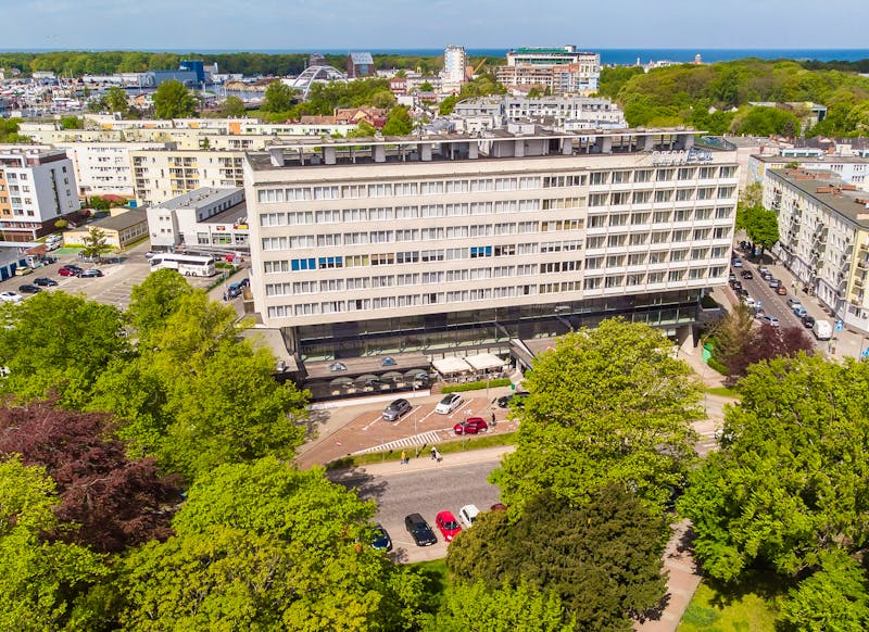 Luftaufnahme des Hotels New Skanpol – ©IdeaSpa