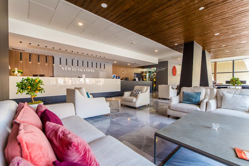 Aufenthaltsbereich im Hotel New Skanpol – ©IdeaSpa