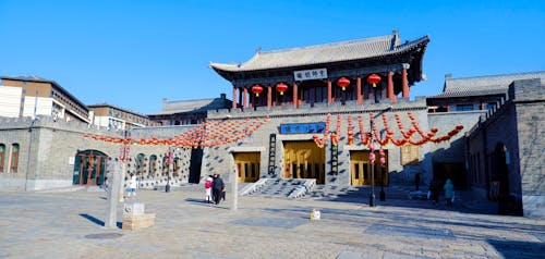 Eingangstor der Wasserstadt Gubei in Peking, China &ndash; &copy; Faiq - stock.adobe.com