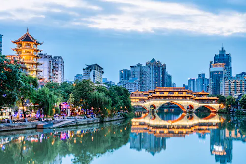 Anshun Brücke bei Nacht in Chengdu, Sichuan (China) &ndash; &copy; Govan - stock.adobe.com
