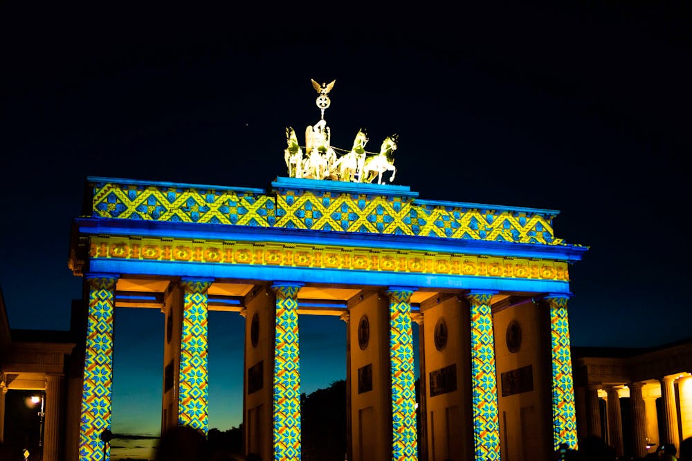 Festival of Lights in Berlin - das hell erleuchtete Brandenburger Tor &ndash; &copy; Joshua Noffz/Wirestock Creators - stock.adobe.com