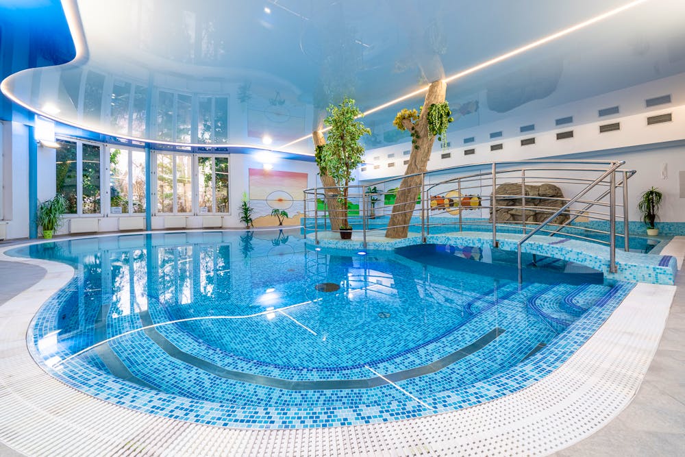 Franzensbad - Kurhaus Erika - Schwimmbad &ndash; &copy; Igor Vozka