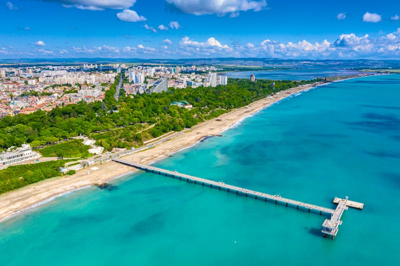 Burgas Pier in Bulgarien - ©dudlajzov - stock.adobe.com