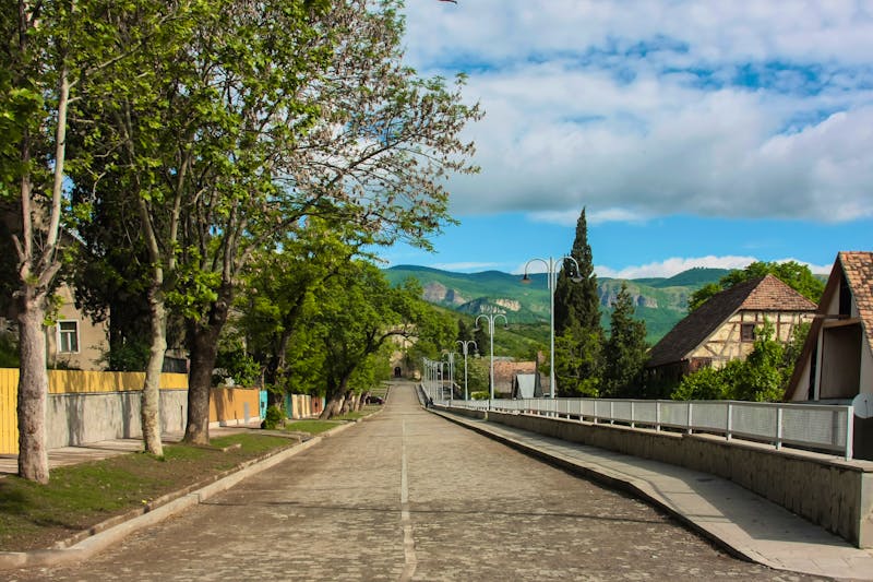 Straße in Asureti, Georgien - ©homopaparaccis - stock.adobe.com