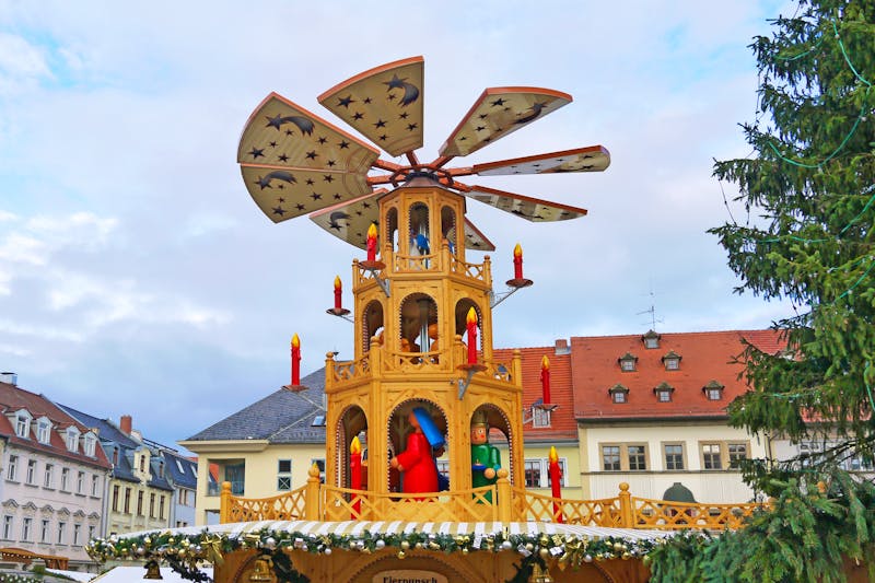 Pyramide auf dem Weihnachtsmarkt in Weimar - ©BirgitMundtOsterw. - stock.adobe.com