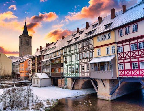 Die historische Krämerbrücke in Erfurt - Thüringen – © Votimedia - stock.adobe.com