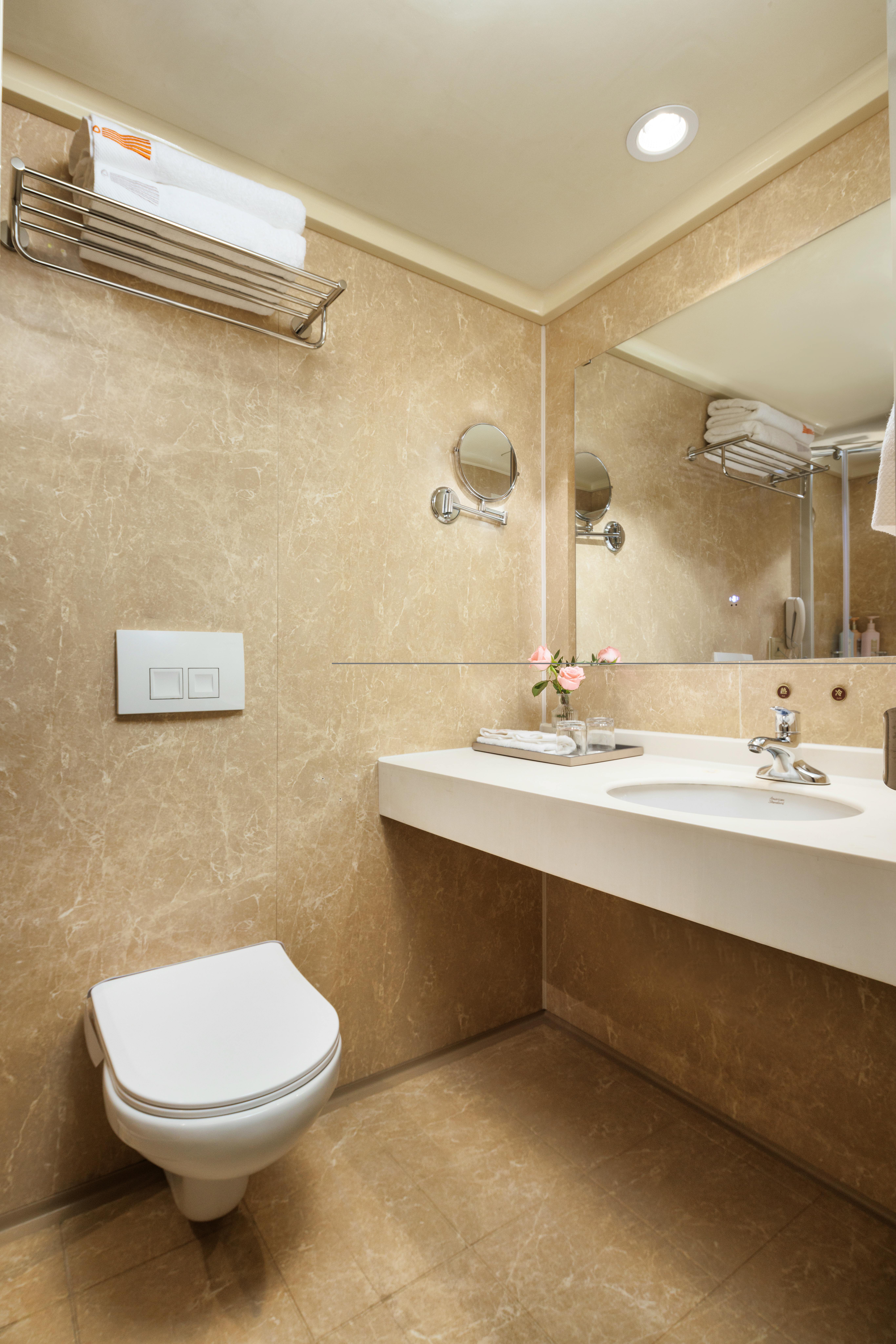 Yangtze Miracle Kreuzfahrtschiff - Beispiel Badezimmer in der Kabine&nbsp;&ndash;&nbsp;&copy;&nbsp;Yangtze Miracle Cruises