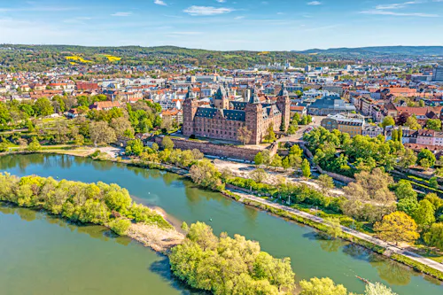 Aschaffenburg am Main - Blick auf Schloss Johannisburg &ndash; &copy; Aquarius - stock.adobe.com