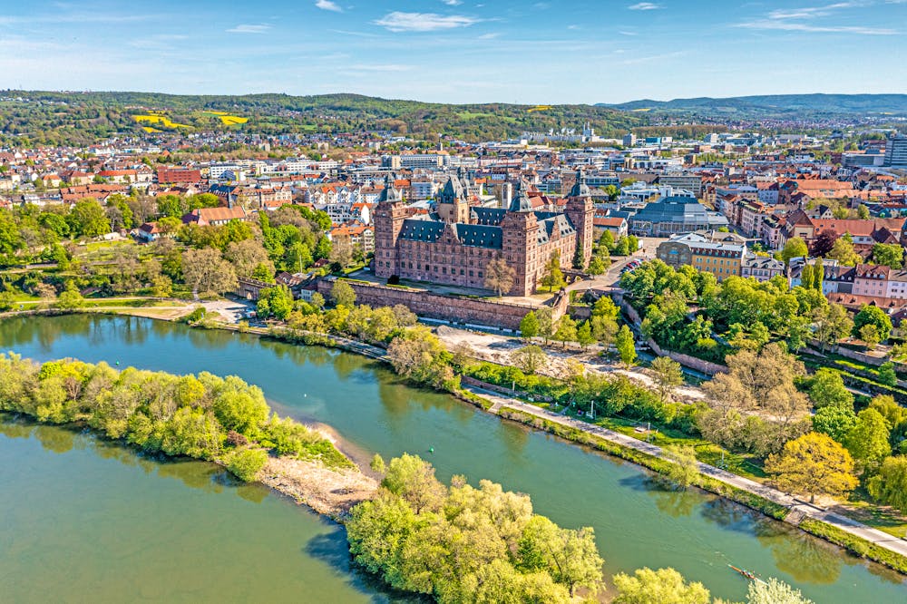 Aschaffenburg am Main - Blick auf Schloss Johannisburg &ndash; &copy; Aquarius - stock.adobe.com