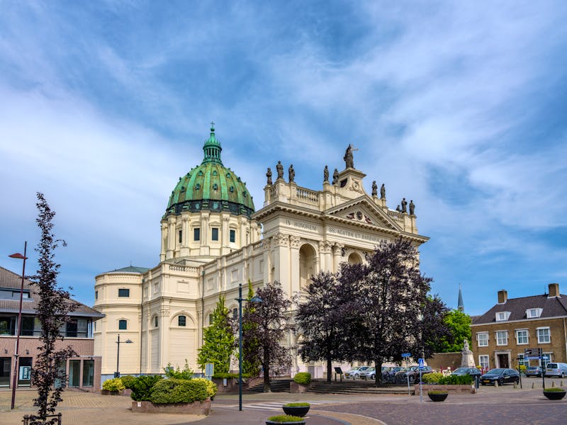 Basilika St. Agatha und Barbara in Oudenbosch  - ©HollandPhotostock.nl - stock.adobe.com